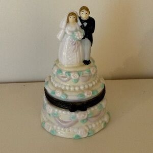 Vintage Midwest of Cannon Falls Bridal Cake Limoge Box